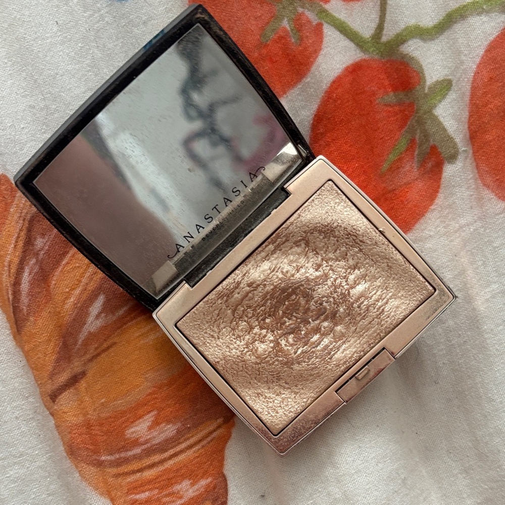 Anastasia Beverly Hills Amrezy Highlighter